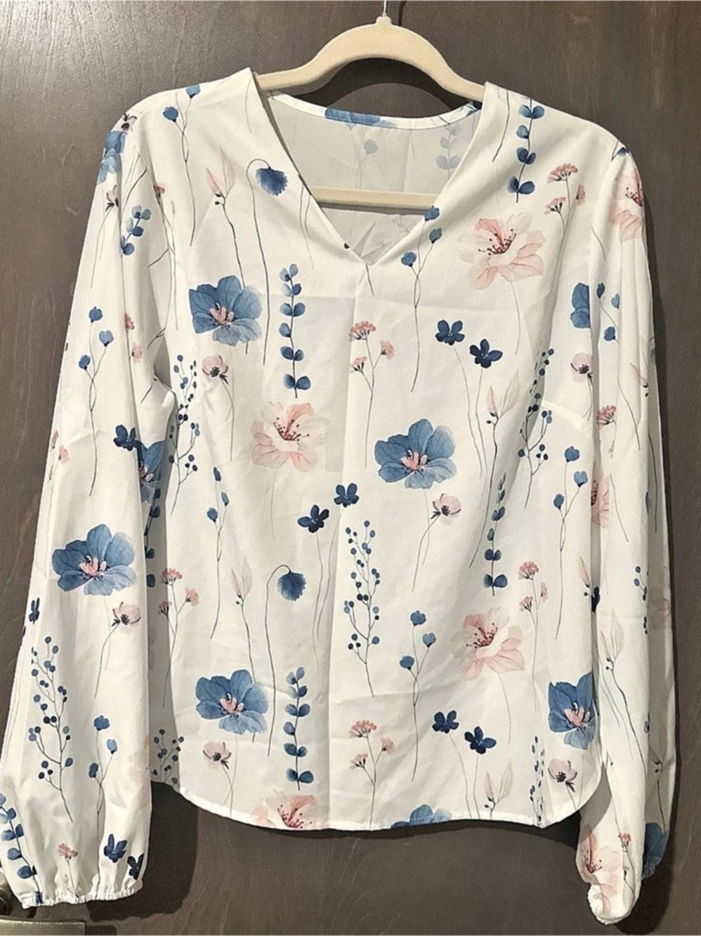Emery Rose Floral Blouse in White & Blue Size Large Like New